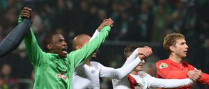 Anthony Ujah (links).