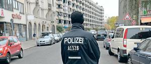 Bitte draußen bleiben. Erst am vergangenen Sonntag hat die Polizei eine Absperrung an der Wilhelmstraße bewacht, weil eine Bombe entschärft werden musste. Nun wurde eine zweite gefunden – und der Aufwand beginnt von vorn.