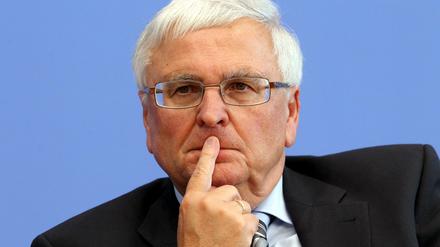 Theo Zwanziger will ofenne Fragen in der internen DFB-Untersuchung durch die Wirtschaftskanzlei Freshfields beantworten.