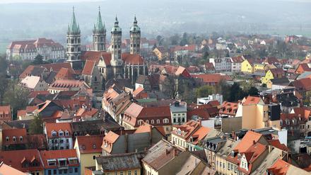 Blick auf Naumburg mit dem Dom St. Peter und Paul in Naumburg/Saale (Sachsen-Anhalt). Ein Polizist hat in Naumburg einen Mann erschossen. Die genauen Hintergründe des Vorfalls blieben zunächst unklar, wie ein Sprecher der Staatsanwaltschaft in Naumburg am Donnerstag sagte.