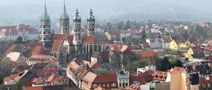 Blick auf Naumburg mit dem Dom St. Peter und Paul in Naumburg/Saale (Sachsen-Anhalt). Ein Polizist hat in Naumburg einen Mann erschossen. Die genauen Hintergründe des Vorfalls blieben zunächst unklar, wie ein Sprecher der Staatsanwaltschaft in Naumburg am Donnerstag sagte.