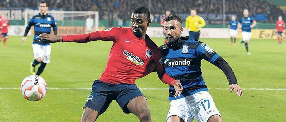 Ellbogen ausgefahren. Salomon Kalou hat in den zwölf Pflichtspielen der Saison bislang sieben Treffer erzielt – vier in der Bundesliga und drei im DFB-Pokal.