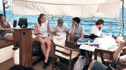 Segeln und denken. Gründerin Paula Schwarz (Zweite von links) auf ihrem ersten Törn vor der Insel Samos im August. 