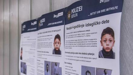 Mit mehrsprachigen Postern und viel Aufwand suchte die Polizei nach Mohamed Januzi - vier Wochen lang. 