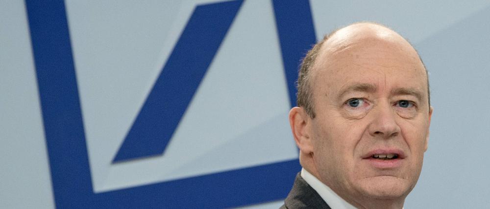 John Cryan, Co-Vorstandsvorsitzender der Deutschen Bank, greift bei dem Geldhaus hart durch. 