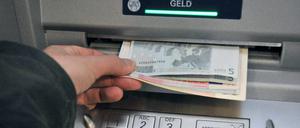 Das Bundeskabinett beschloss am Mittwoch einen Gesetzesentwurf, der Banken dazu verpflichtet auch Asylwerbern und Obdachlosen ein Konto zu geben.