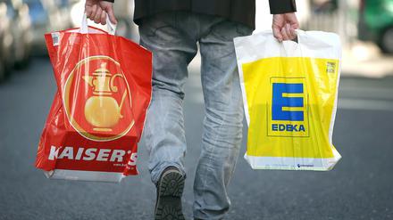 Die Gegner der Übernahme von Kaiser's Tengelmann durch den Konkurrenten Edeka bringen sich bei der öffentlichen Anhörung Mitte November in Stellung