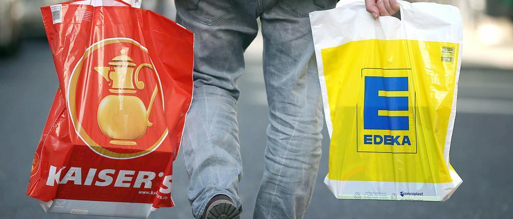 Die Gegner der Übernahme von Kaiser's Tengelmann durch den Konkurrenten Edeka bringen sich bei der öffentlichen Anhörung Mitte November in Stellung