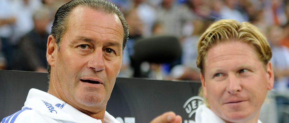 Huub Stevens (l.) und Markus Gisdol während ihrer Zeit bei Schalke 04.