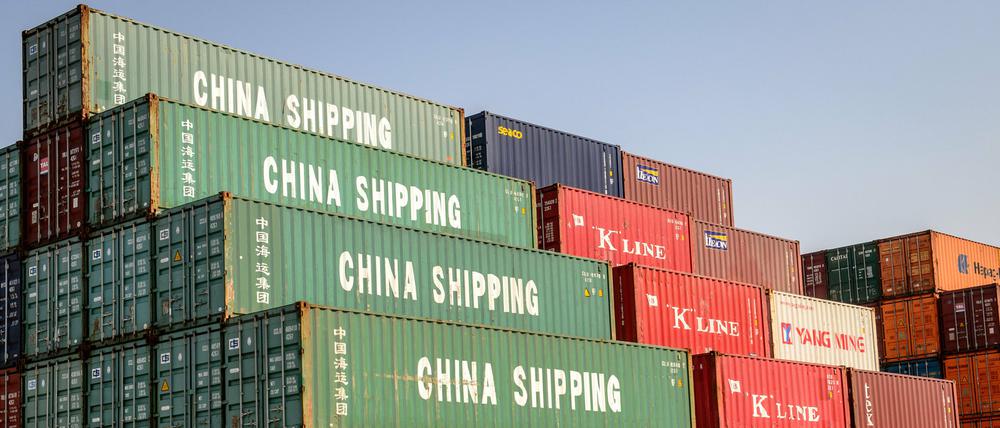 Container am Internationalen Containerhafen in Shanghai.