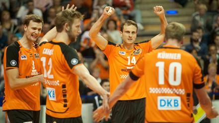 Die Volleys jubeln auch gegen Herrrsching.
