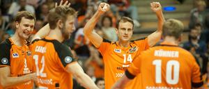 Die Volleys jubeln auch gegen Herrrsching.