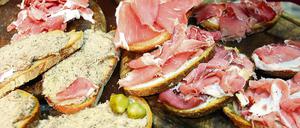 Wurst- und Schinkenbrote auf der Grünen Woche 2014 in Berlin.