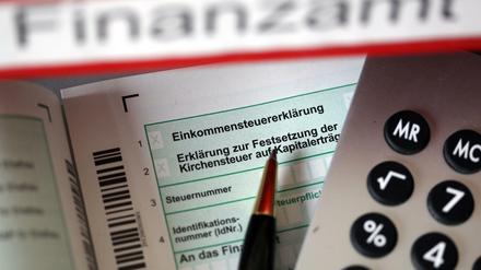 Den Finanzämtern sind durch die sogenannten Cum-Ex-Geschäfte Milliarden entgangen. 