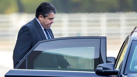 Die Spitzen der Koalition haben keine Einigung in der Flüchtlingspolitik erzielt: SPD-Chef Sigmar Gabriel beim Verlassen des Treffens.