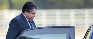 Die Spitzen der Koalition haben keine Einigung in der Flüchtlingspolitik erzielt: SPD-Chef Sigmar Gabriel beim Verlassen des Treffens.