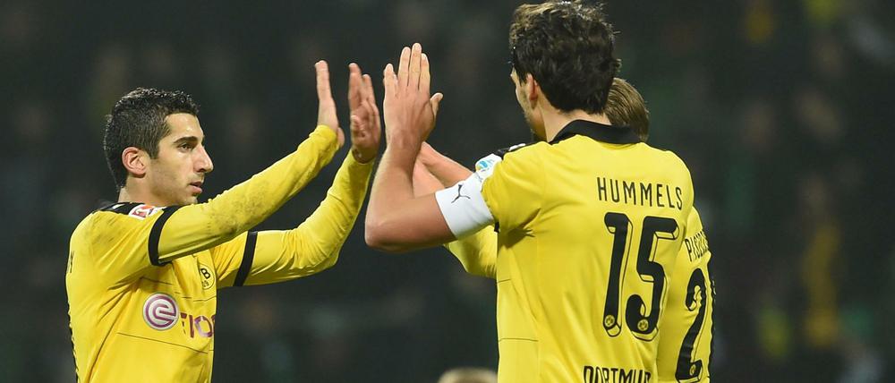 Henrich Mchitarjan wurde vor dem Spiel von einem Wurfgeschoss am Kopf getroffen.