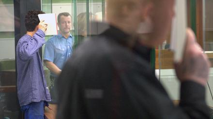 Angeklagt. Zwei junge Männer stehen wegen des Mordes an der schwangeren Maria P. vor Gericht. 