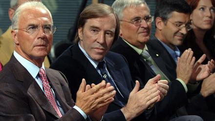 Um Franz Beckenbauer (links) und Günter Netzer gibt es in der Affäre um die Vergabe WM 2006 ständig neue Enthüllungen.