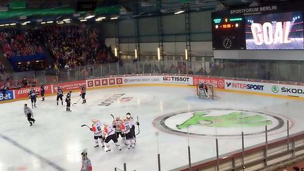 Das war der erste Schwedenstreich. Und vier legten sie dann noch nach, die Mannen aus Skelleftea.