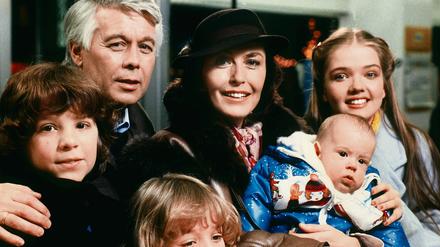 Patchwork-Familie. Im Fernsehen waren alte Eltern noch nie ein Problem. In der Serie "Ich heirate eine Familie" , die 1983 startete, war Peter Weck Anfang 50 - und spielte den Vater eines Kleinkinds. Thekla Carola Wied, die Darstellerin der Mutter, war um die 40. 