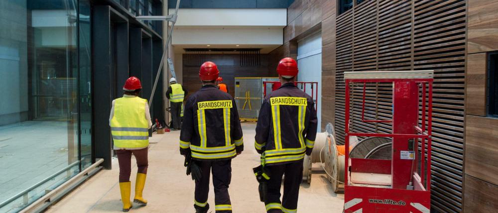 Der BER macht wieder Mal von sich reden. Nun geht es um falsche Experten für den Brandschschutz.