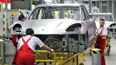 Eine Karosserie des Porsche Macan im Leipziger Werk des deutschen Herstellers.