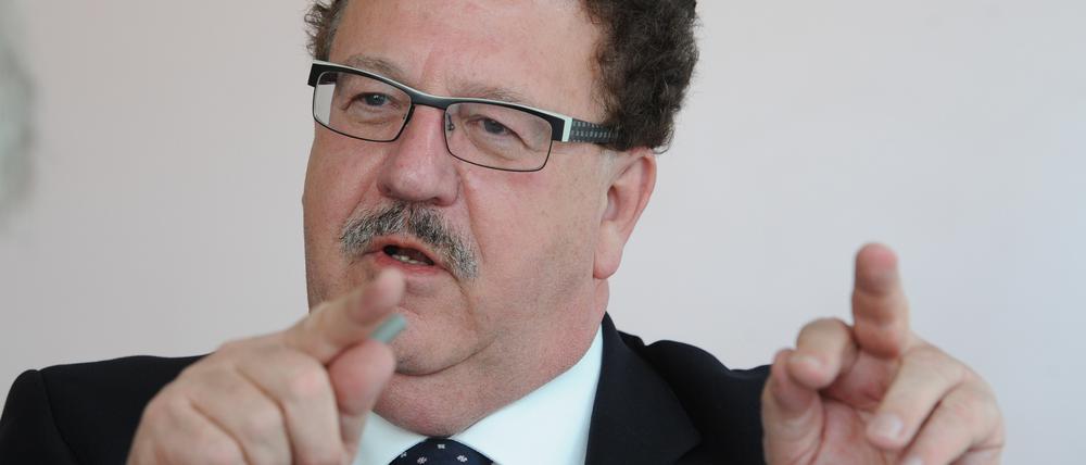 Hans-Joachim Fuchtel ist Staatssekretär im Bundesministerium für wirtschaftliche Zusammenarbeit und Entwicklung und zuständig für die Deutsch-Griechische Versammlung