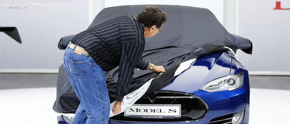Kratzer am Lack. Tesla hat den Verlust von 75 auf 230 Millionen Dollar ausgebaut.