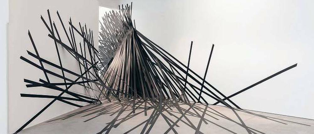 Schwarz und luftig. Eins der Ausstellungsobjekte.