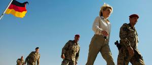 Die deutsche Verteidigungsministerin, Ursula von der Leyen besucht Bundeswehr-Truppen in Mazar-i-Sharif (Afghanistan).