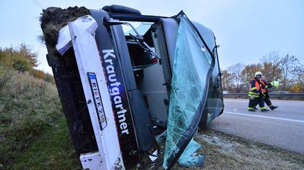 Bei einem schweren Reisebusunfall auf der A4 ist ein kleiner Junge getötet worden.