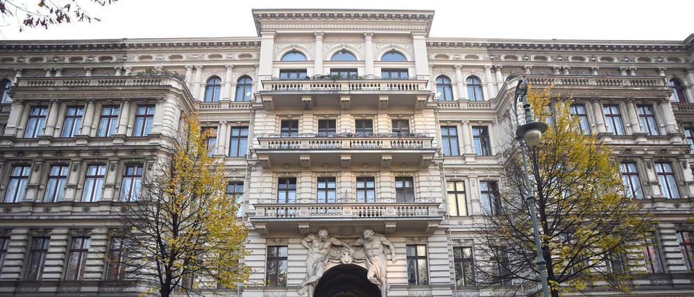 Die Grünen Friedrichshain-Kreuzberg wollen Wohnungen in "Riehmers Hofgarten" für Asylsuchende beschlagnahmen.