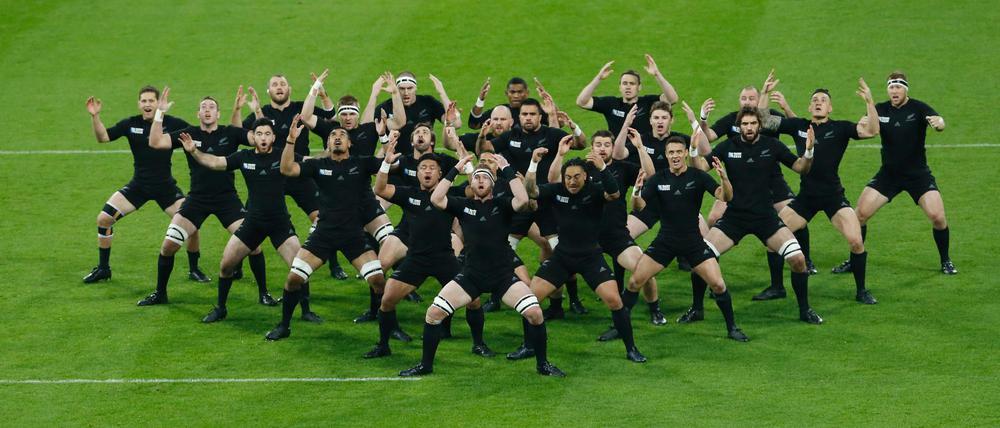 Auf dem Kriegspfad. Mit dem Haka-Tanz schüchtern die Neuseeländer ihre Gegner ein (hier Tonga).