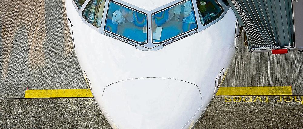 Die Flugbegleiter der Lufthansa legen die Arbeit nieder.