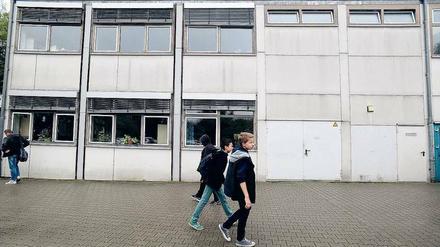 Wie früher. Schülerzuwächse oder Asbestbelastung waren meist Auslöser für die Aufstellung der Mobilbauten – hier am Buckower Leonardo-da-Vinci-Gymnasium. 
