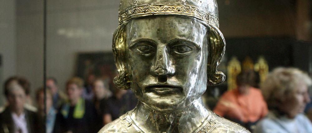 Ein Büstenreliquiar des heiligen Cosmas aus dem Welfenschatz. Der Schatz zählt zu den wertvollsten Zeugnissen mittelalterlicher Kunst: Das Gold der Welfen ist seit Jahrzehnten eine Hauptattraktion der Berliner Museen. Um den einstigen Kirchenschatz aus dem Braunschweiger Dom kämpfen seit Jahren die Erben jüdischer Kunsthändler.