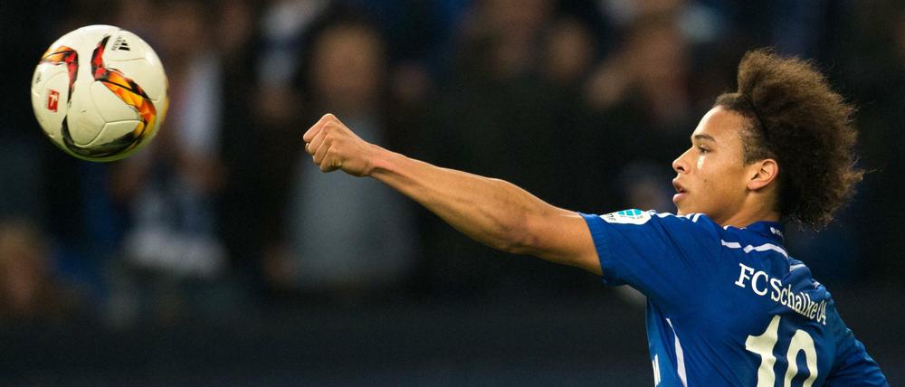 Schalkes Leroy Sané (l) bescherte seinem Team wenigstens einen Punkt.