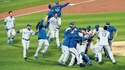 Ein Herz und eine Serie. Die Kansas City Royals konnten gleich mehrfach Rückstände aufholen – mit Siegeswillen und Geschlossenheit. Die Belohnung ist der Meistertitel. 