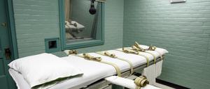 Ein Hinrichtungsraum in Texas. Über der Liege hängt ein Mikrofon.