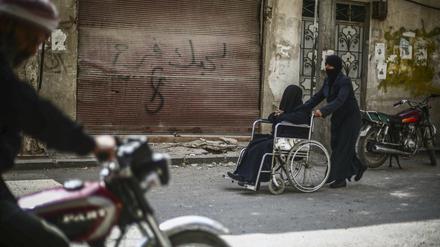 Straßenszene in Douma bei Damaskus, einer Hochburg der Rebellen im syrischen Bürgerkrieg. 