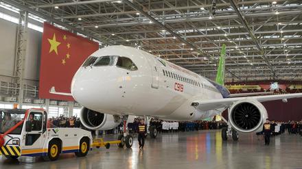 Die Comac C919 ist das erste Passagierflugzeug, dass in China entwickelt und gebaut wird. Es soll in drei Jahren an den Start gehen.