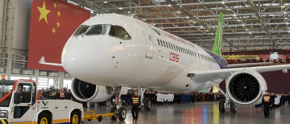 Die Comac C919 ist das erste Passagierflugzeug, dass in China entwickelt und gebaut wird. Es soll in drei Jahren an den Start gehen.