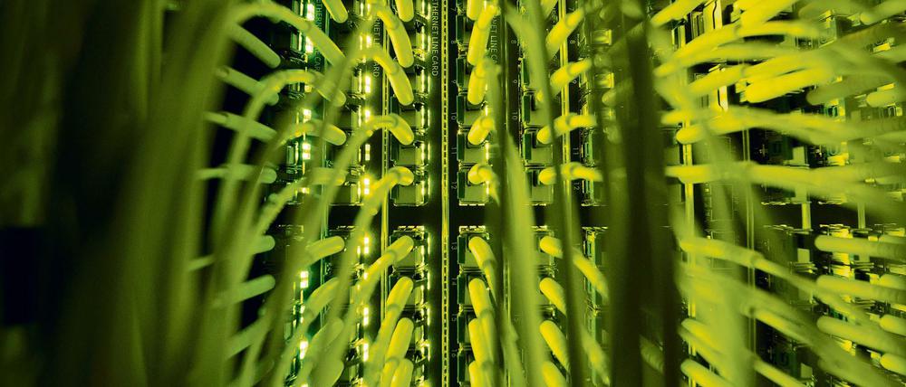 Die digitale Technik hat die Handlungsmöglichkeiten der Militärs erweitert,bietet aber auch Angriffsflächen.