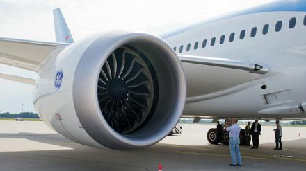 Eine Boeing 787 «Dreamliner» der Fluggesellschaft Thomson Airways am Rande einer Pilotenschulung auf dem Rollfeld vom Flughafen Hannover in Langenhagen (Niedersachsen). 