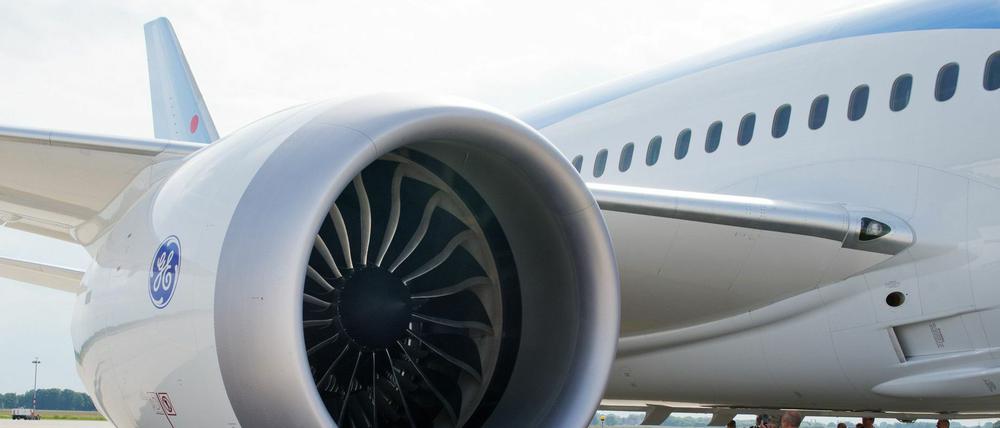 Eine Boeing 787 «Dreamliner» der Fluggesellschaft Thomson Airways am Rande einer Pilotenschulung auf dem Rollfeld vom Flughafen Hannover in Langenhagen (Niedersachsen).