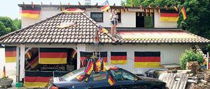 „Deutsche Werte“ will die CSU über einen Fernsehsender für Flüchtlinge vermitteln. ARD und ZDF bauen lieber ihre fremdsprachigen Angebote aus.