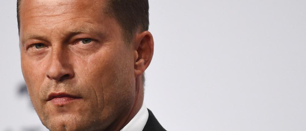 Schauspieler Til Schweiger. Baut er ein Flüchtlingsheim?