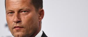 Schauspieler Til Schweiger. Baut er ein Flüchtlingsheim? 