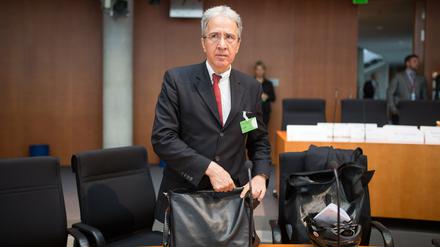 Kurt Graulich, der in der Geheimdienstaffäre von der Bundesregierung eingesetzte Sonderermittler, vor dem Bundestag